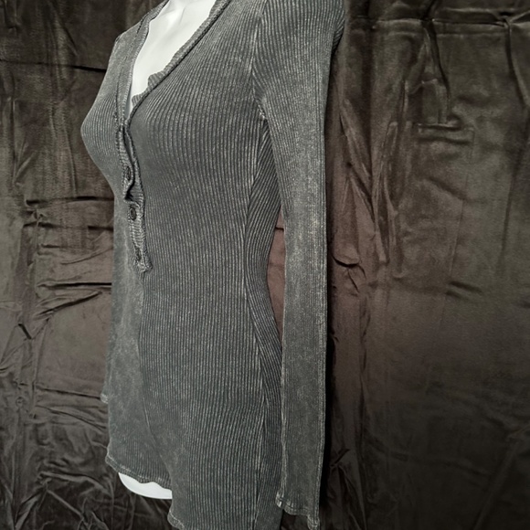 Junie Clothing, Gray ribbed long sleeve romper, size S - Picture 4 of 6